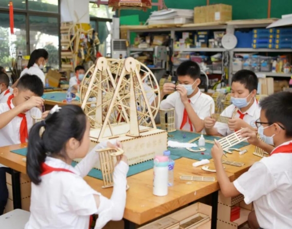 學(xué)黨史 開新局｜將黨史學(xué)習(xí)教育融入散學(xué)典禮！寶民小學(xué)師生重溫紅色經(jīng)典齊唱紅色歌曲