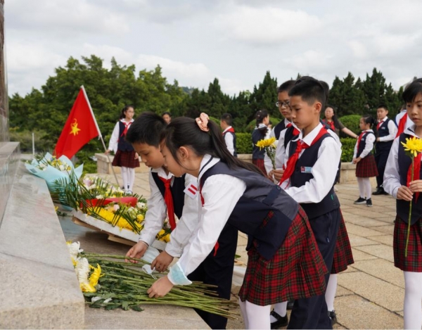 清明節(jié)，南山學(xué)子追思英烈，弘揚(yáng)民族精神